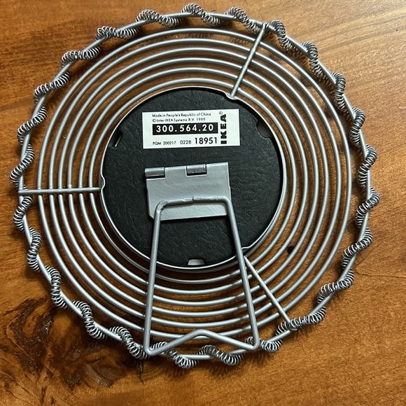 NEW Ikea Kruseboda Frame 2002 Round Metal Silver Color
4.75” Diameter 2 ⅜” Open - Picture 2 of 7